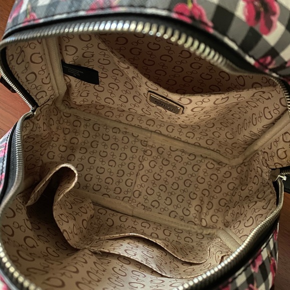 Guess Backpack purse - Picture 4 of 6